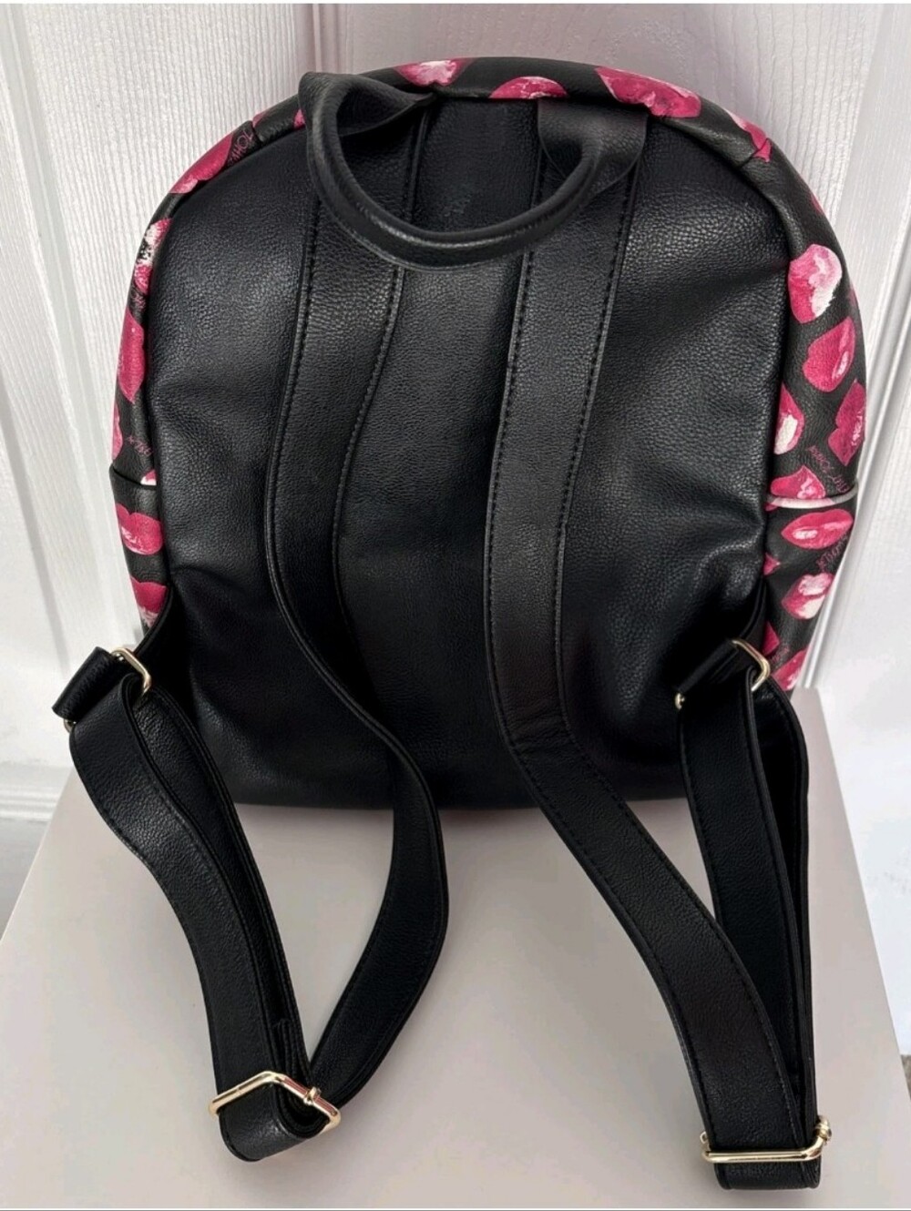Betsey Johnson Black Mini Backpack with Pink Lip Print NWOT - Picture 4 of 13